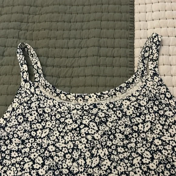 Old Navy Tank - Picture 2 of 5